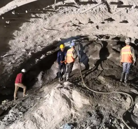 马鞍山拱顶带模注浆料的施工流程及注意事项